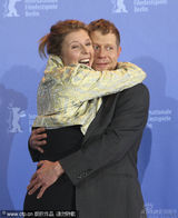 幻灯图集：《强盗》柏林记者会 男女主角拥吻抢镜