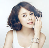 组图：杨若兮白裙写真曝光 迷人笑容女人温婉