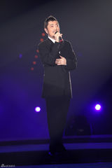 高清图：滚石30最终场周华健领军大唱《快乐天堂》