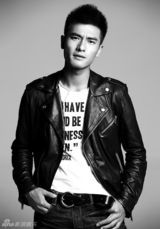 组图：郑凯黑白写真大片 演绎帅气雅痞熟男