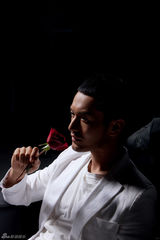 高清图：黄晓明全新魅惑写真 展现天使与撒旦双面