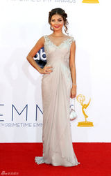 高清图：第64届艾美奖红毯众女星争奇斗艳