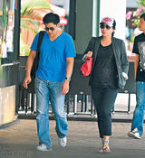 组图：郭晶晶挺大肚携夫游泰国 曝预产期9月底