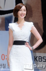 组图：朱元文彩媛新剧《Good Doctor》发布