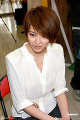 组图：梁咏琪出席爱心颁奖礼 称恩惠能使他人活下去