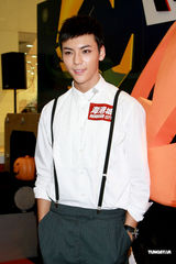 组图：陈伟霆回应劈腿传闻 目前不会改变纹身