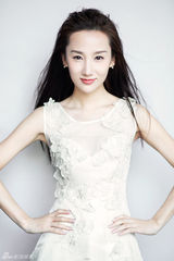 组图：《一代枭雄》高洋纯白系写真清新典雅