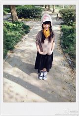 组图：童年小龙女演员超萌生活照 可爱似洋娃娃