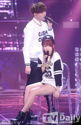 组图：佳仁Stellar等惹火表演《THE SHOW》