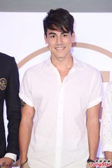 组图：郭鑫为戏苦练国标舞 盼两年内台北置产