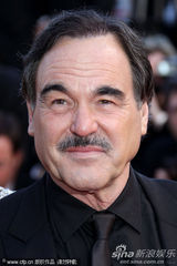 幻灯图集：乔治-卢卡斯杨紫琼捧场《华尔街2》首映