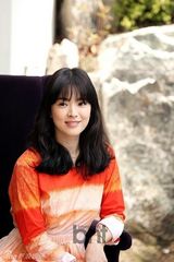 组图：宋慧乔春意写真俏丽 赞赵寅成哭技了得