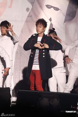 组图：张佑赫台北亲民秀舞蹈 想找90后嫩女友