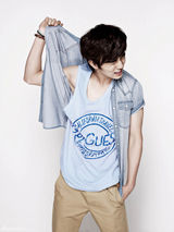 高清组图：俞承浩IU合拍服饰海报休闲风格展个性