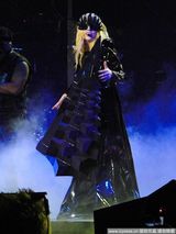 高清组图：Gaga开唱再进化 三点喷火尺度惊人