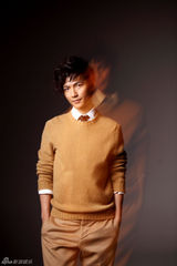 组图：陈楚生最新专辑写真转型优雅轻熟男