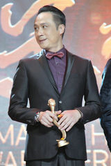 组图：吴镇宇时尚盛典帅气 钟丽缇绿裙秀性感