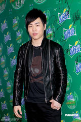 原创音乐榜周笔畅揽三项大奖 周杰伦提携师妹