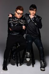 组图：声音乐团写真曝光 黑色潮装变酷大叔