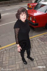 幻灯图集：杨受成亡母出殡 李嘉诚等亲友前来送行