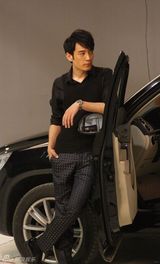 幻灯图：李光洁登大刊封面 现场花絮曝光