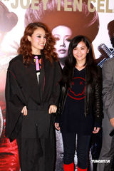 幻灯：容祖儿新专辑限量发行 幼时青涩照片曝光 