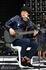 幻灯：杨丞琳为跨年演唱会卖力彩排