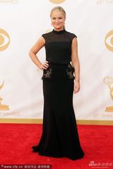 组图：《公园娱乐》艾米-波勒现身艾美红毯