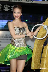 组图：蔡依林新歌MV街头首播 七夕节忙于工作