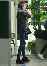 米兰达-可儿遇车祸颈部受伤 布鲁姆带儿子(图)