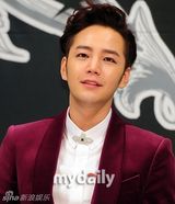 组图：张根硕演《漂亮男人》剪乱发变玉面小生