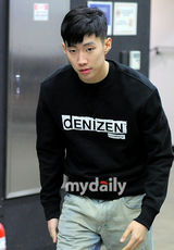 组图：原2PM成员朴宰范参加活动 大秀精彩街舞