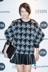 独家：韩星车艺莲高雅拉等优雅亮相首尔时装周