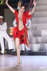 组图：许慧欣参演百老汇音乐剧 变性感歌姬突破自我