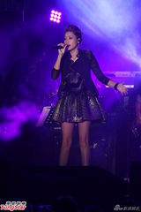 组图：A-Lin落泪小宇忙救场 信旋风登台引高潮