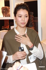 组图：袁咏仪称与张智霖拍戏辛苦 想与黄日华擦火花