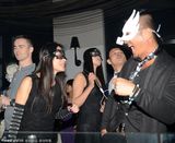 组图:5旬孙兴夜店会神秘女 女郎豪放裸露无下限