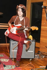 幻灯组图：旺福乐团打造“乡春之旅” 严爵变身牛仔