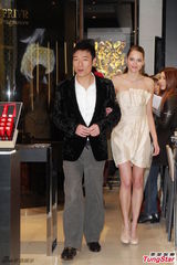 组图：许志安新年狂吃发福 大赞郑秀文煮菜厉害