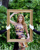 高清组图：法国第一夫人布吕尼写真秀法式性感