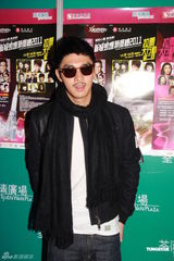 组图：张敬轩手指发黑 阿娇曝阿Sa为省钱吃出胃病