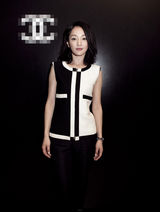 组图：周迅助阵时尚秀 36小时来回德国赶拍《云图》