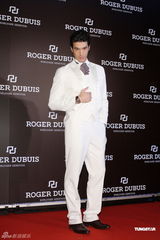 组图：锦荣代言手表吸金 谈“好友”蔡依林装傻