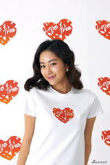 高清图：文根英金强宇携手为慈善 展现温暖笑容