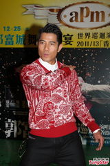 组图：郭富城单身圣诞不寂寞 否认购四百万跑车