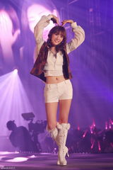 高清图：少女时代倾情开唱 载歌载舞活力四射