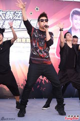 组图：潘玮柏帅气亮相 呼吁大家远离毒品