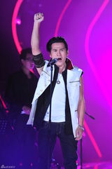 组图：歌手2突围赛廖凡主持 邓紫棋周笔畅观战