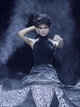 组图：李宇春巡演海报曝光 命名“女王的疯狂”