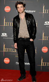 高清组图：《新月》西班牙宣传 主创打扮时髦